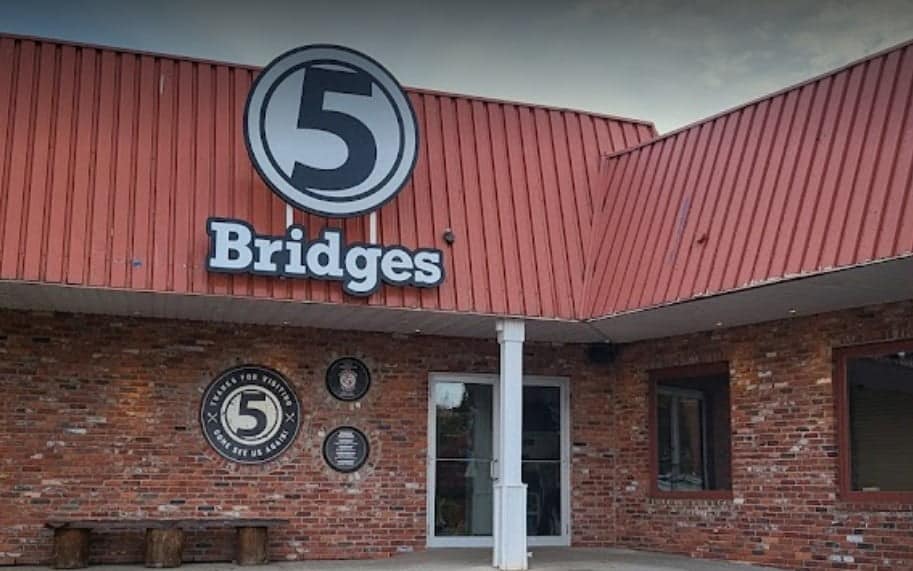 Five Bridges Grill and bar Riverview
